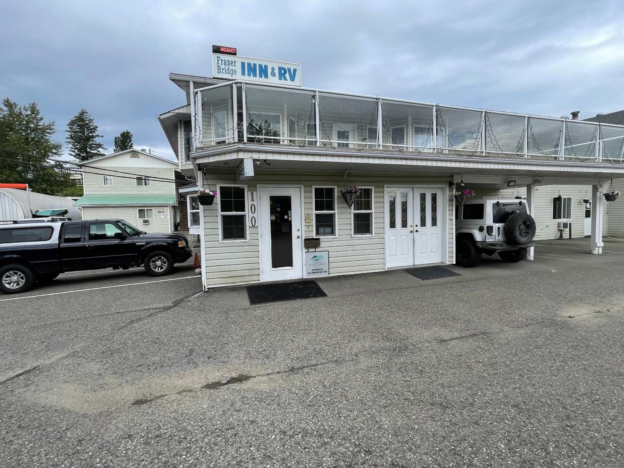Fraser Bridge Inn Quesnel Exteriör bild